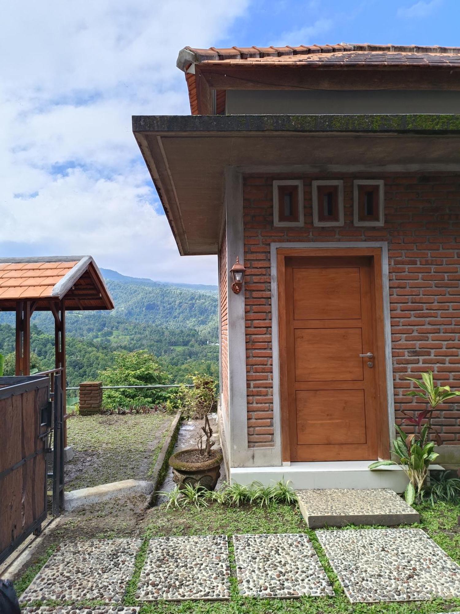 Made Oka Homestay And Warung Munduk  Exterior photo