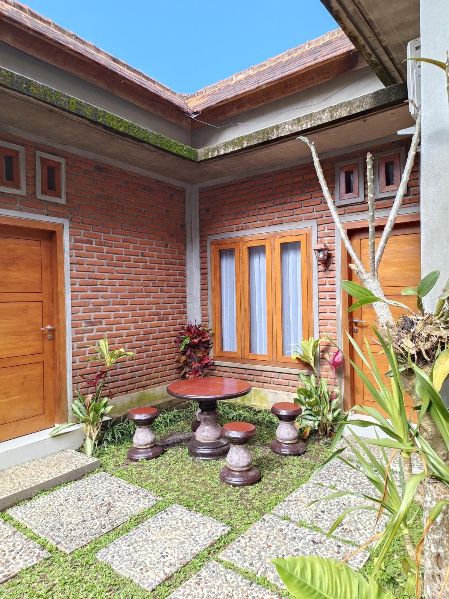 Made Oka Homestay And Warung Munduk  Exterior photo